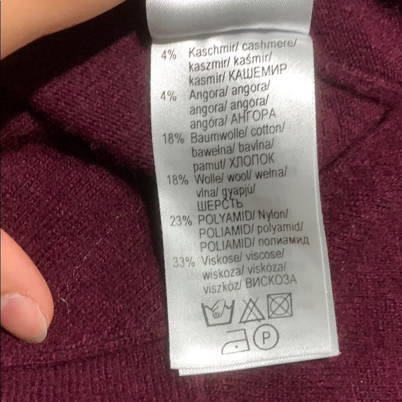 Marie Lund V-Neck Cashmere Sweater - Picture 5 of 5